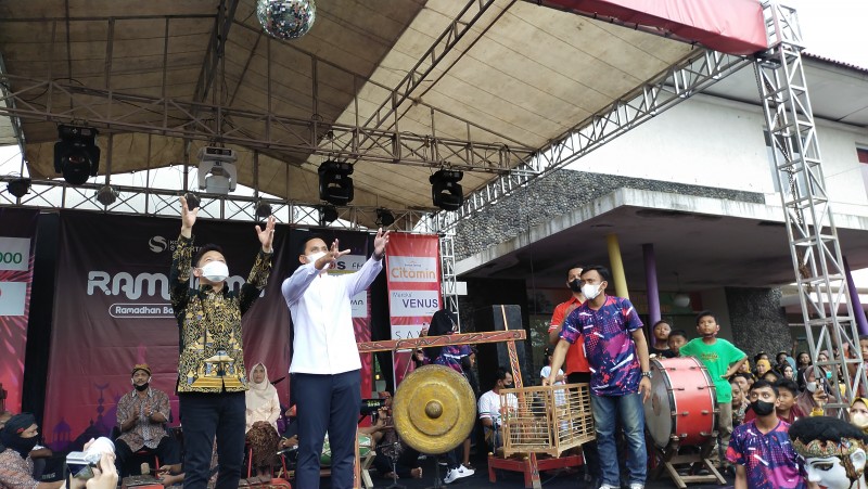 Ikut Dukung UMKM dan Penggiat Seni, Ramatama Mendapat Apresiasi Bupati