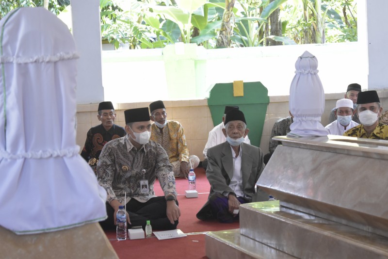 Bupati Kendal Hadiri Haul Wali Gembyang