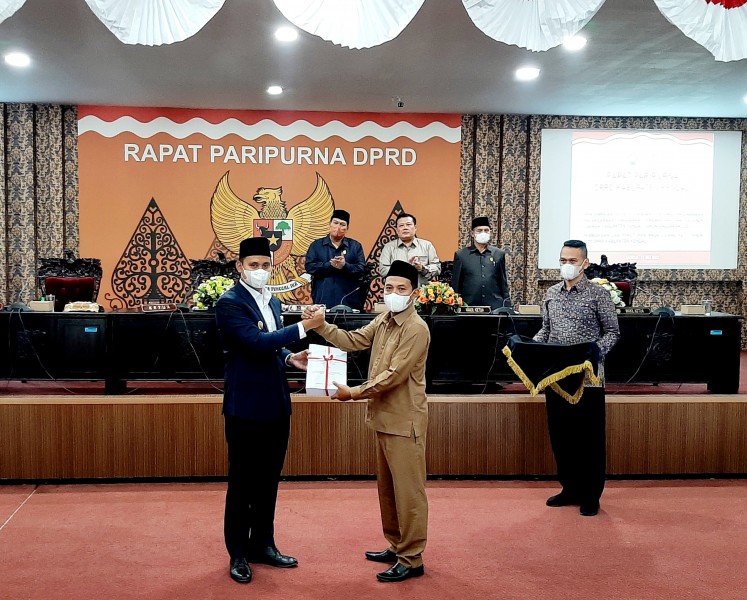 Bupati Kendal Sampaikan Laporan Nota Keuangan APBD Tahun 2021