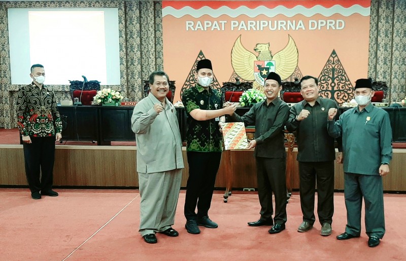 Rapat Paripurna, Setujui Raperda Pertanggungjawaban Pelaksanaan APBD 2021