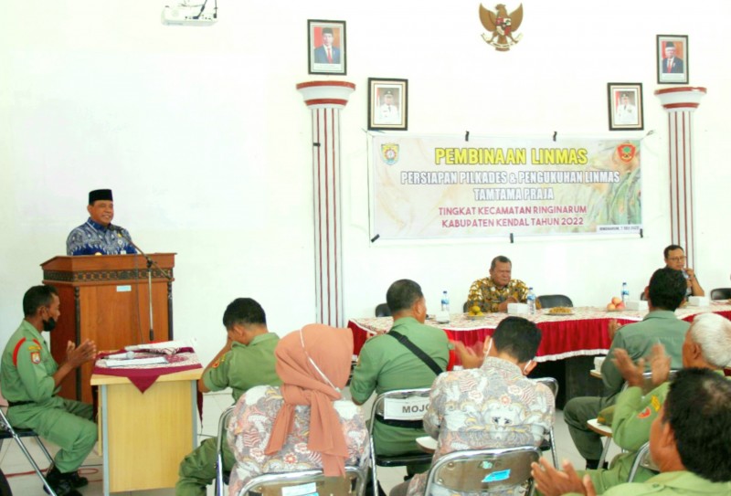 Jelang Pilkades Tahun 2022, Wabub Kendal Beri Bembinaan Kepada Linmas