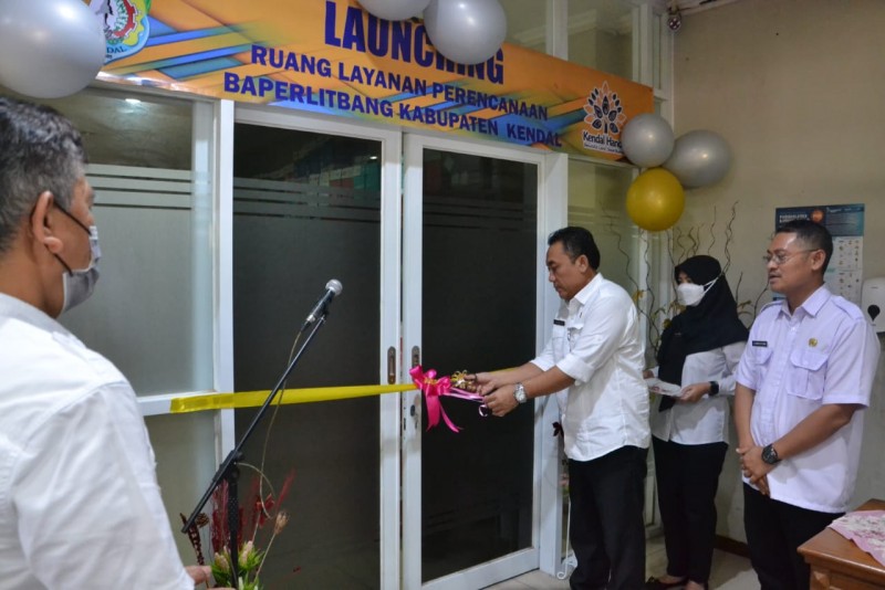 Baperlitbang Kendal Launching Ruang Layanan Perencanaan
