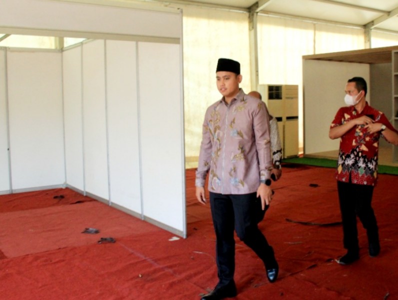 Jelang Acara PRK, Bupati Kendal : Rumput Stadion Aman Semua di Flooring