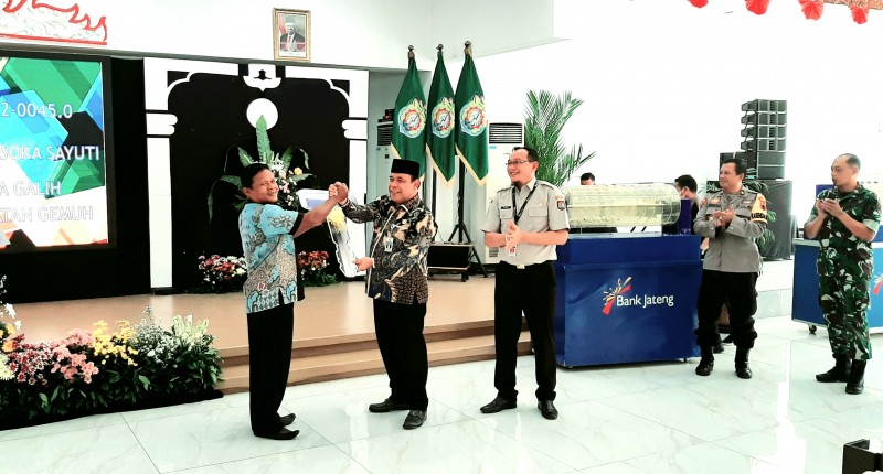 Pemkab Kendal Berikan Hadiah Undian Kepada Mayarakat Lunas Wajib PBB-P2
