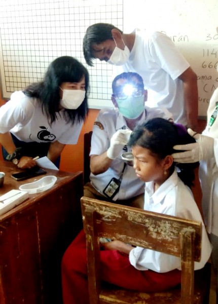 IKASMAN1K Melakukan Baksos Pemeriksaan Kesehatan Telinga Anak SD