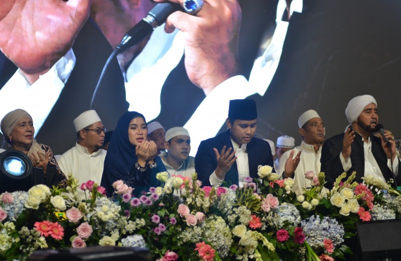 Bupati Dico Hadiri Acara Sholawat Bareng Habib Syeh Bin Abdul Qodir Assegaf