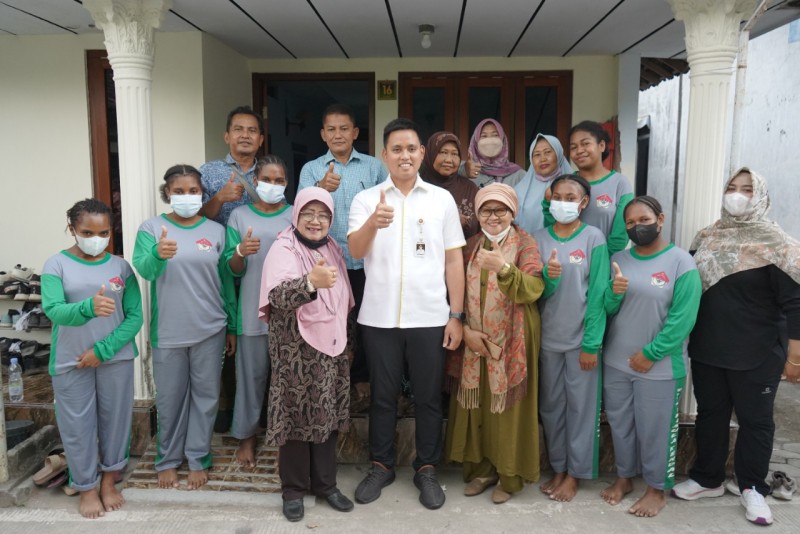 Bupati Dico Kunjungi Rumah Singgah Siswa Papua di Kendal