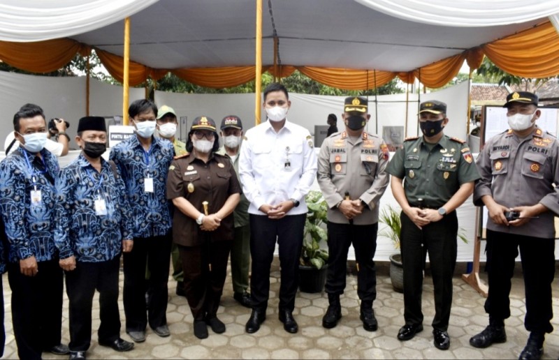 Bupati Dico Melakukan Monitoring Pelaksanaan Pilkades Serentak Tahun 2022
