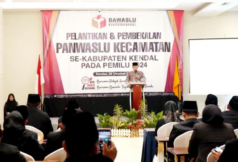 Bupati Kendal Hadiri Pelantikan Panwascam se-Kabupaten Kendal