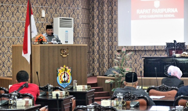 Wabup Kendal Sampaikan Jawaban Bupati Kendal Terhadap 2 Raperda