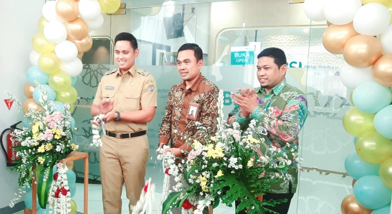 Bupati Dico Resmikan Kantor Cabang BSI Weleri