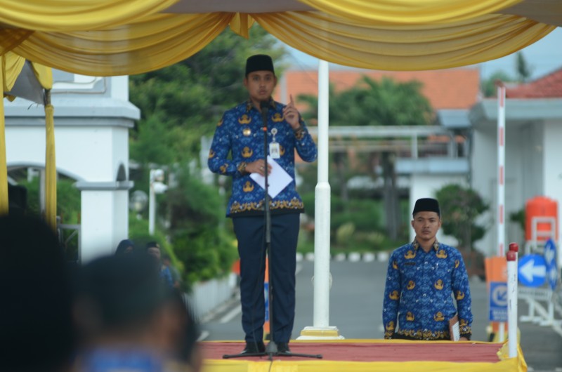 Peringati HUT KORPRI KE- 51, Hari Guru dan HUT PGRI KE - 77