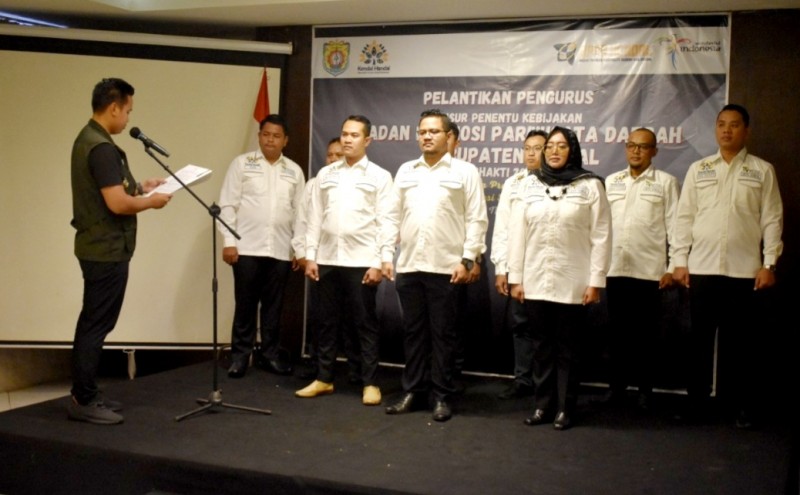 Bupati Kendal Lantik Pengurus BPPD Kendal Periode 2022-2026