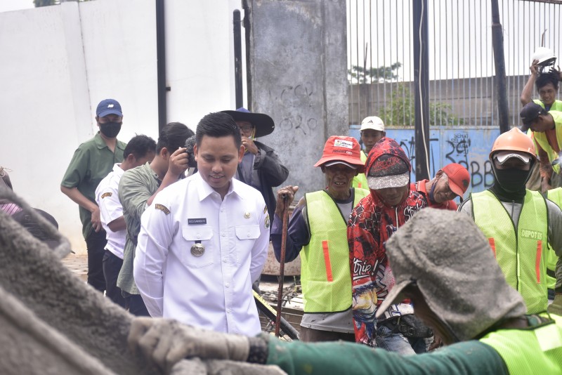 Dico M. Ganinduto Meninjau 2 Pembangunan Infrastruktur