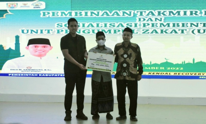 Pemkab Kendal Serahkan Bantuan Hibah untuk Takmir Masjid dan Penyuluh Agama