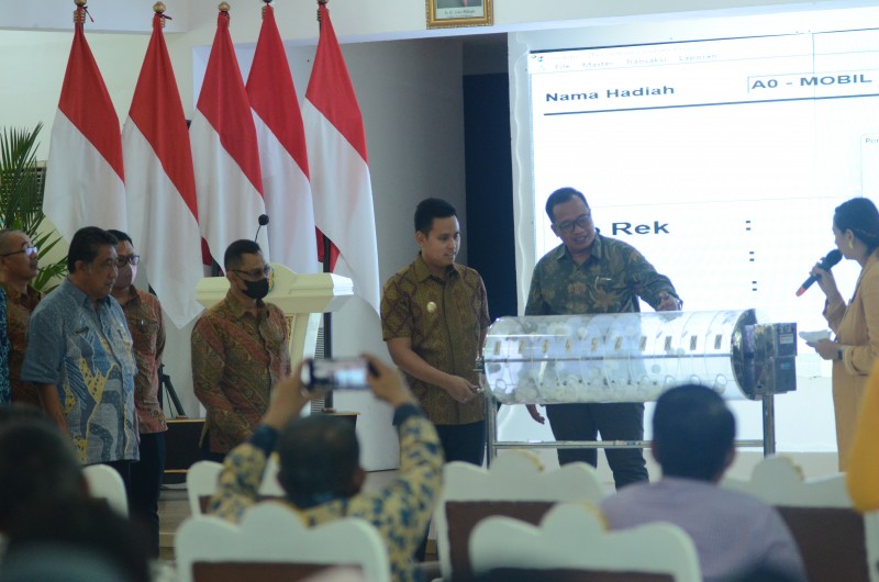 Bupati Kendal Serahkan Undian Tabungan PT. BPR Kendali Artha
