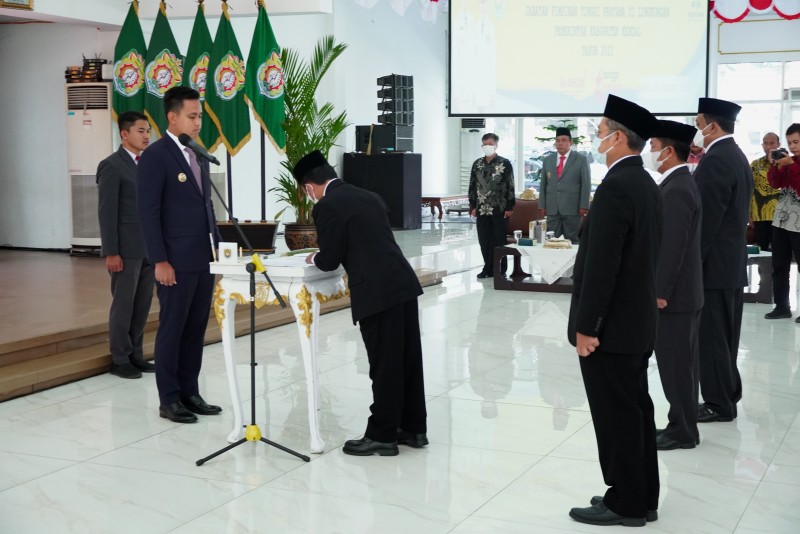 Bupati Kendal Melantik 4 Jabatan Pimpinan Tinggi Pratama