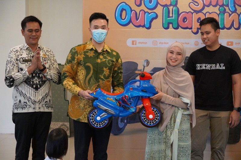 Peduli Tumbuh Kembang Anak, PT. SHPToys Berikan Puluhan Alat Permainan