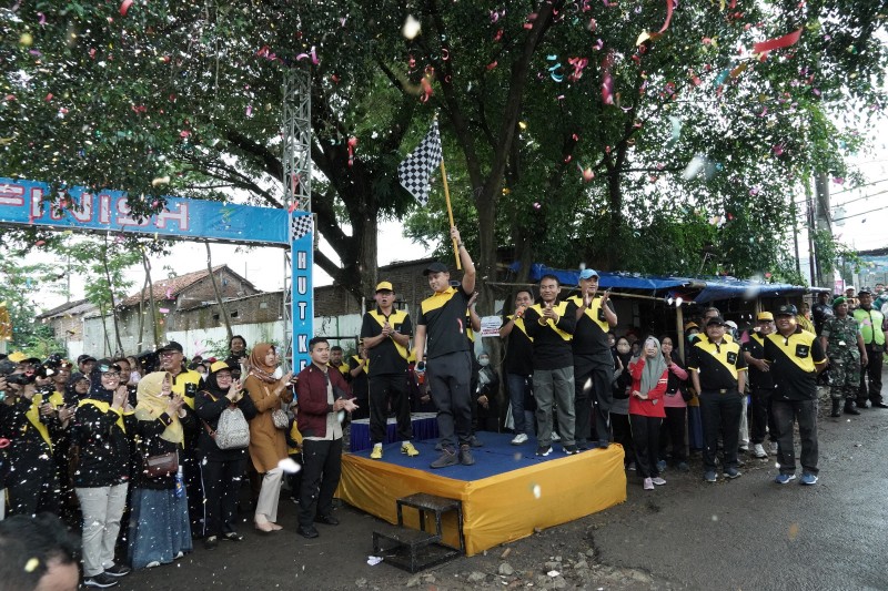 Bupati Kendal Melepas Ribuan Peserta Jalan Sehat HUT PDAM Tirto Panguripan
