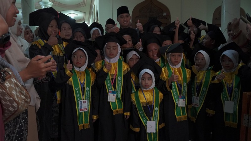 Bupati Dico Hadiri Acara Wisuda TPQ NU 08 Mororejo