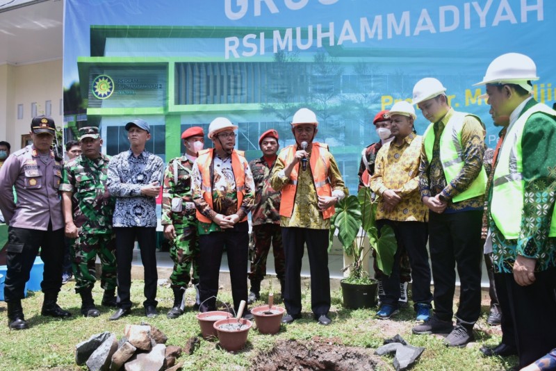 Menko PMK RI Didampingi Bupati Kendal Hadiri Peletakan Batu Pertama RSI 2
