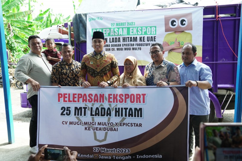 Bupati Kendal Hadiri Ekspor Perdana 25 Ton Produk Lada Hitam CV Mugi Mulyo
