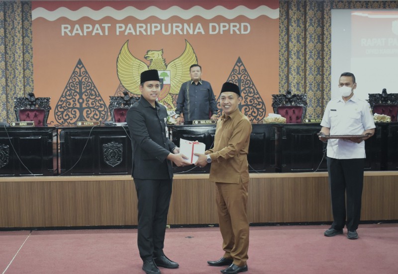Rapat Paripurna, Bupati Kendal Sampaikan LKPJ Anggaran Tahun 2022