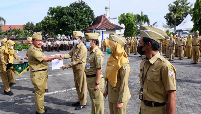 903 ASN di Lingkungan Pemkab Kendal Menerima SK Kenaikan Pangkat