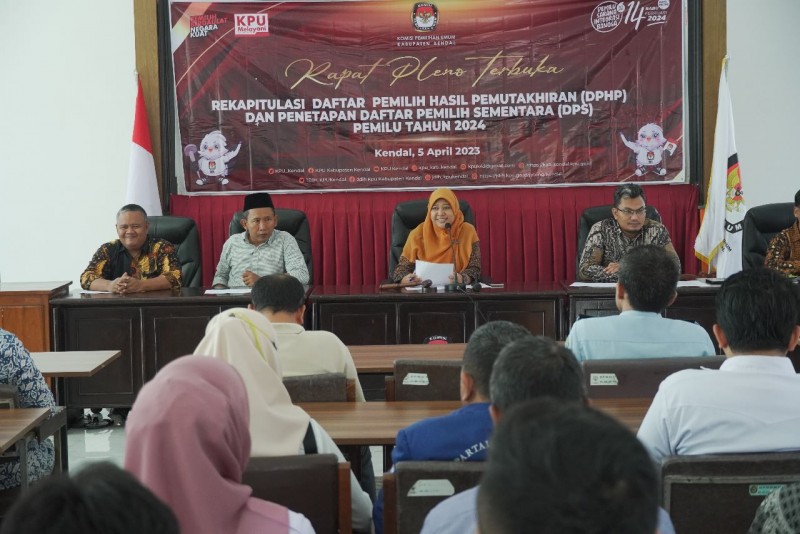 KPU Kendal Menggelar Rapat Pleno Rekapitulasi DPHP dan Penetapan DPS