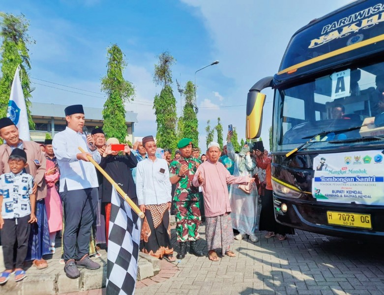 Pemkab Kendal Lepas Keberangkatan Para Santri Asal Kendal ke Ponpes Lirboyo