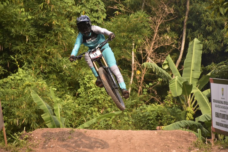 305 Atlet Ikuti Event Kendal MTB Bupati Cup Downhill Internasional