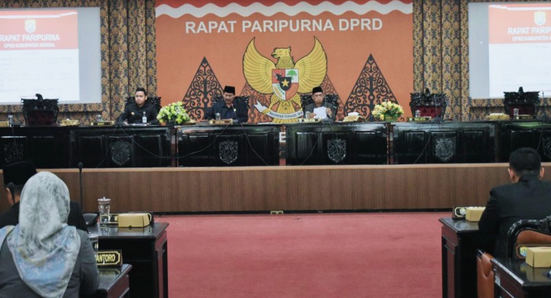 Rapat Paripurna, Bupati Kendal Sampaikan Laporan APBD Anggaran Tahun 2022