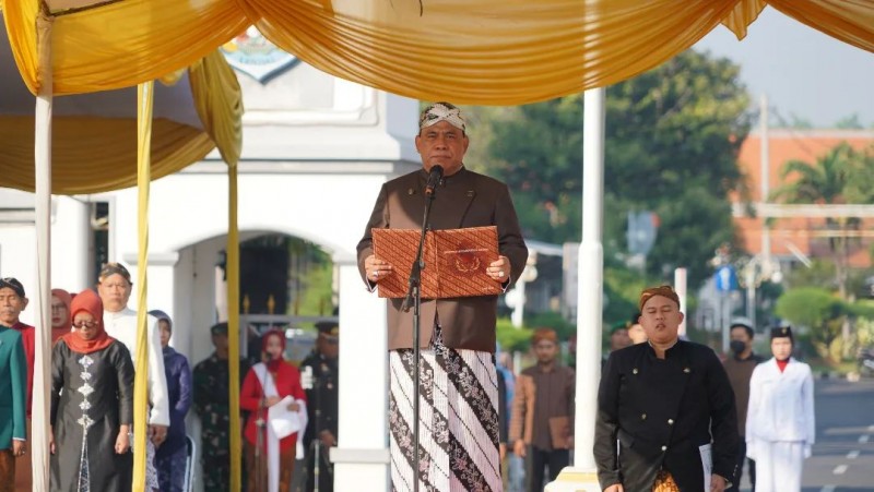 Peringati Hari Lahir Pancasila dengan Pakaian Adat Daerah