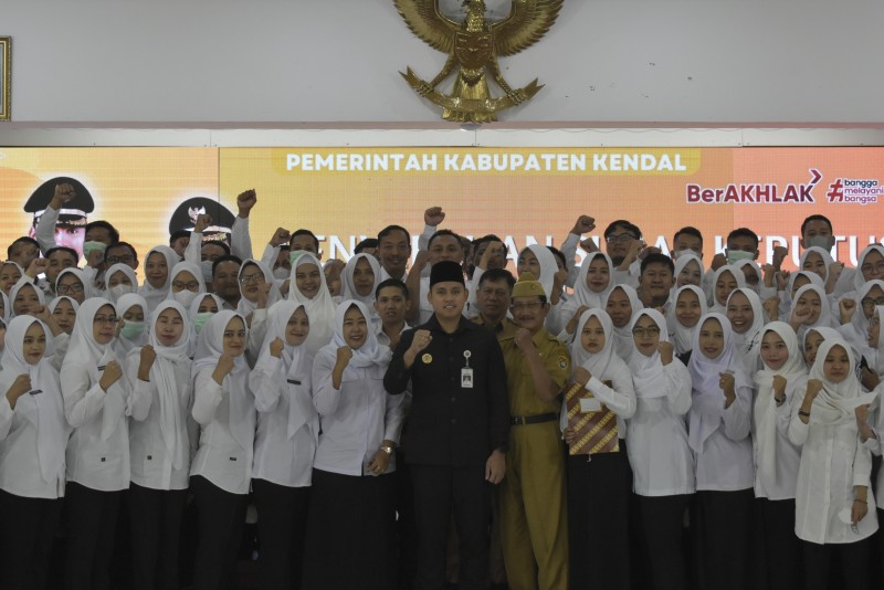Bupati Kendal Serahkan SK PPPK kepada 162 Tenaga Kesehatan