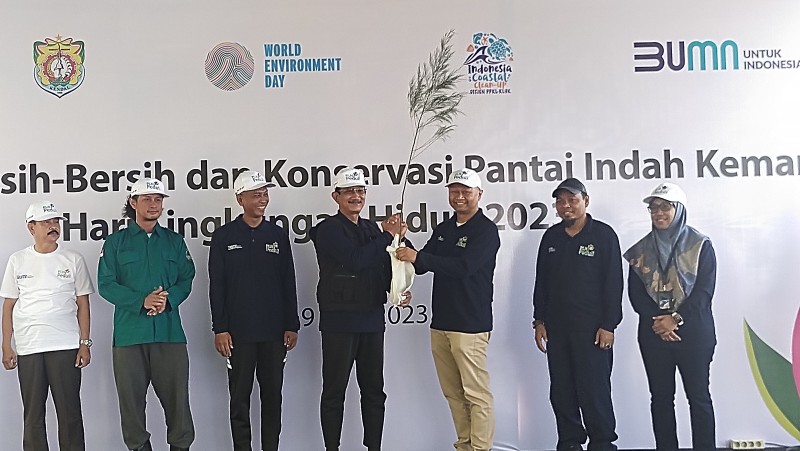 Hari Lingkungan Hidup Sedunia, PT PLN Bagikan 10.000 Bibit Pohon