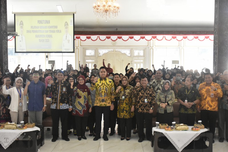 320 Peserta Menerima Sertifikat Kompetensi Pelatihan Kerja