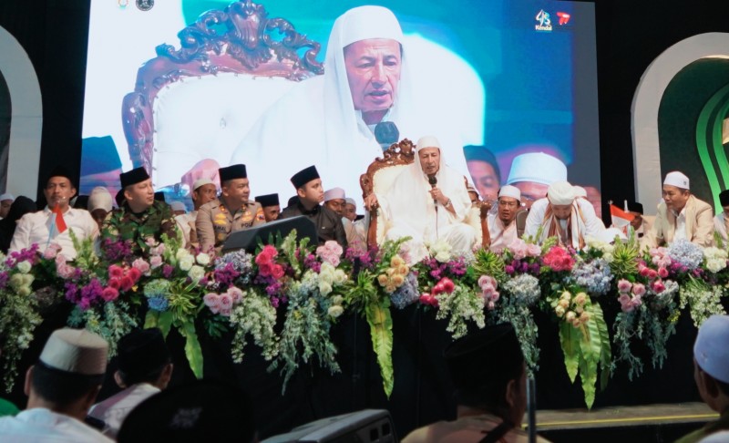 Pemkab Kendal dan Polres Kendal Gelar Sholawat Bersama Habib Lutfi