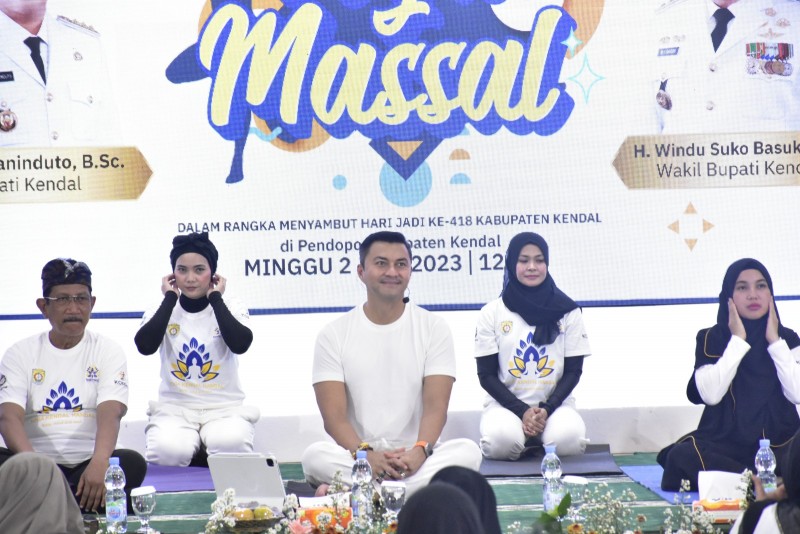 Sambut Hari Jadi ke 418 Kendal, 250 Peserta Ikuti Yoga Massal