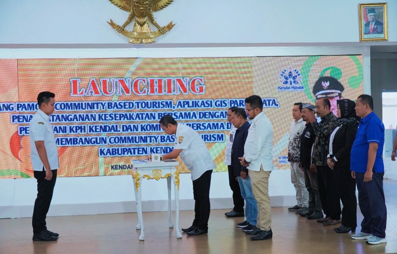 Disporapar Kendal Launching Aplikasi GIS dan Community Based Tourism