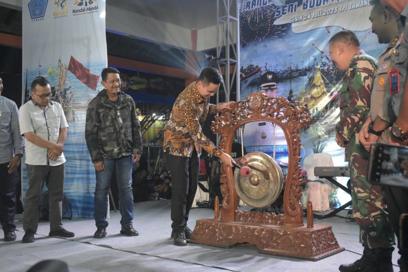 Sedekah Laut dan Seni Budaya menjadi Pembukaan Pra Pekan Raya Kendal 2023