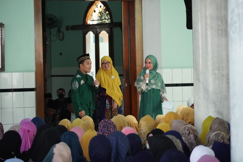 Ustad Maulana Roatshow Gelar Pengajian di Masjid Al-Muttaqin Kaliwungu