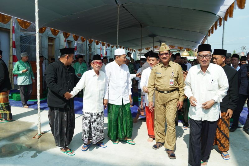 Pemasangan Soko Guru Masjid Agung Kendal