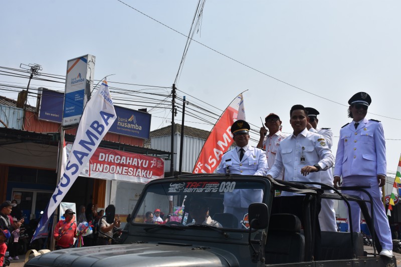 Karnaval Weleri bertemakan "Weleri Ada Weleri Bisa"