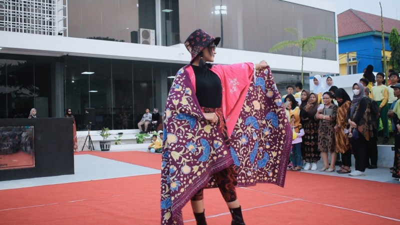 Hari Batik Nasional Dimeriahkan dengan Berbagai Kreativitas Masyarakat