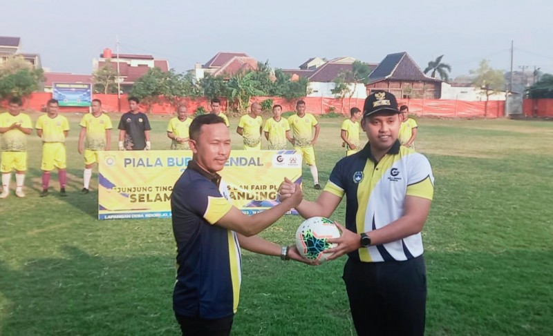 Bupati Dico Membuka Kejuaraan Sepak Bola Piala Bupati Cup 2