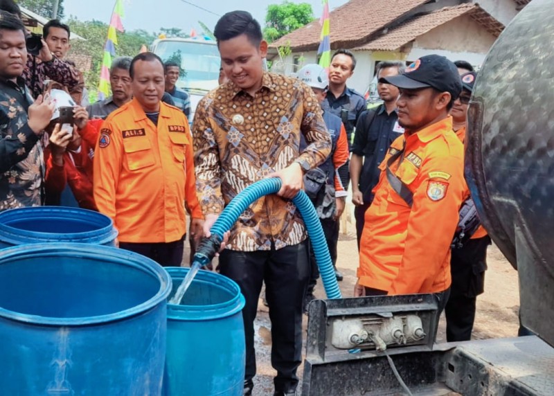 Pemkab Kendal Salurkan Bantuan Air Bersih untuk Warga Curugsewu