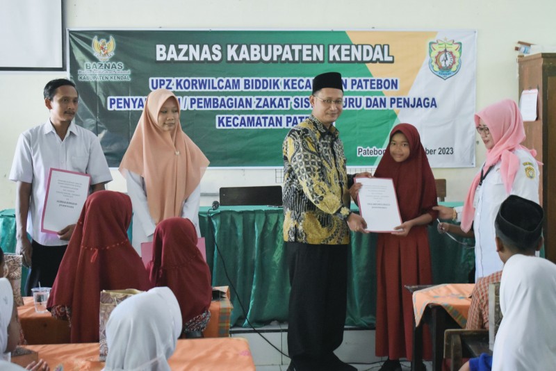 UPZ Korwilcamdisdik Patebon Salurkan Bantuan kepada Mustahik