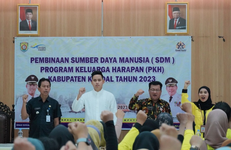 Berikan Pembinaan SDM, Bupati Kendal Harapkan Penerima Bansos Bisa Mandiri