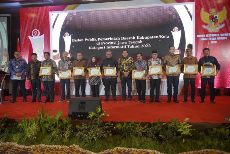 Pertama kali, Pemkab Kendal Meraih Penghargaan Informatif dalam KIP Award