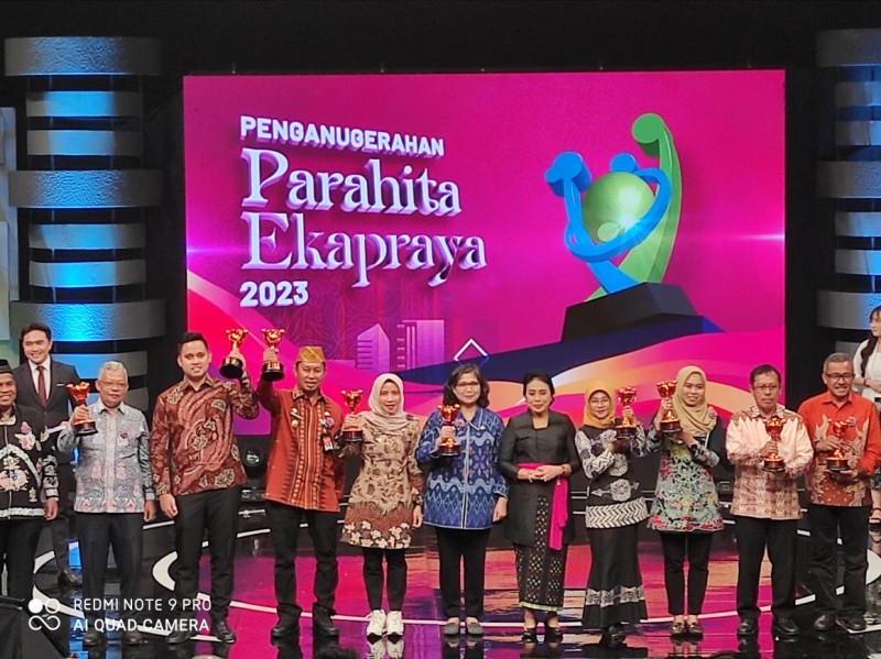 Kabupaten Kendal Raih Penghargaan Parahita Ekapraya Kategori NINDYA 2023